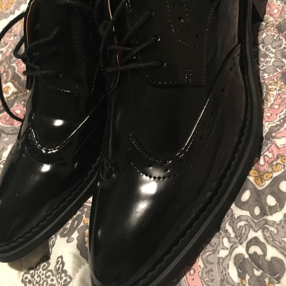 Women’s Oxford black dress shoe